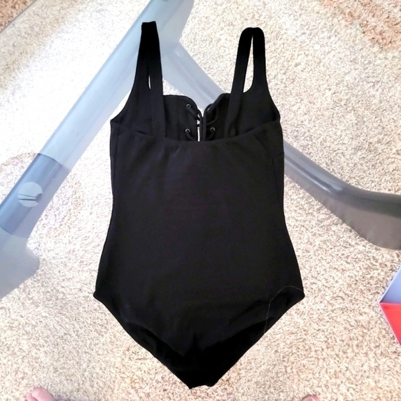 Lulu's | City of Angles Lace-Up Bodysuit - Picture 4 of 6